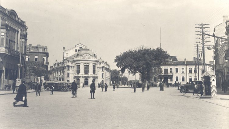 НА 4 ДЕКЕМВРИ 1922 Г. Г-Н ПРЕСЛАВСКИ е провъзгласен за почетен директор на варненския театър.