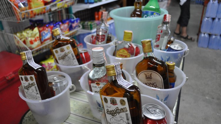 В Тайланд забраняват алкохола заради COVID-19
