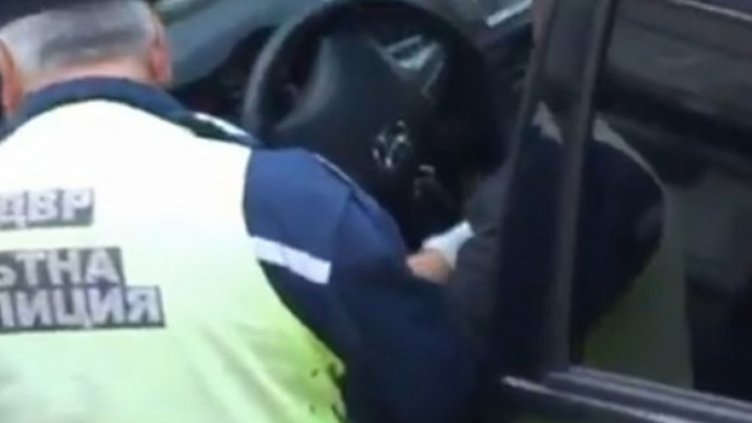 Шофьор без Гражданска опита да подкупи полицаи