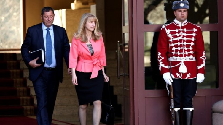 Вижте кои министри запазват постовете си кабинета "Кожарева"