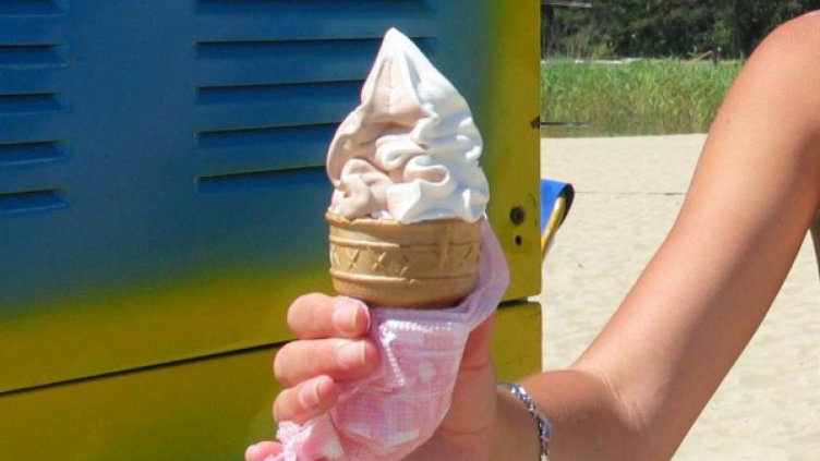 Три деца откраднаха 104 сладоледа от фризер