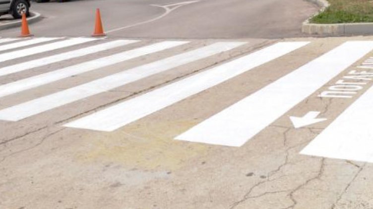 Кола помете пешеходка снощи във Варна