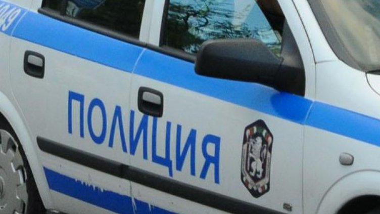 Мъж с гадже-ученичка вилня в школото, бута учителка