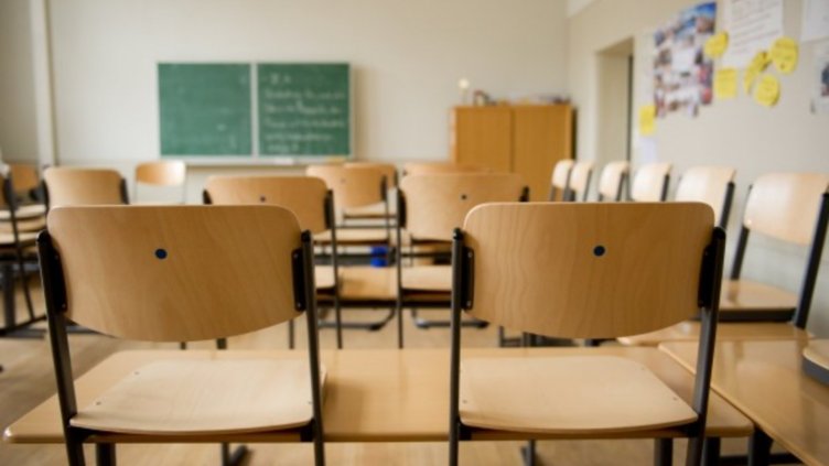 Тройкаджии и неграмотни се пробват за учители