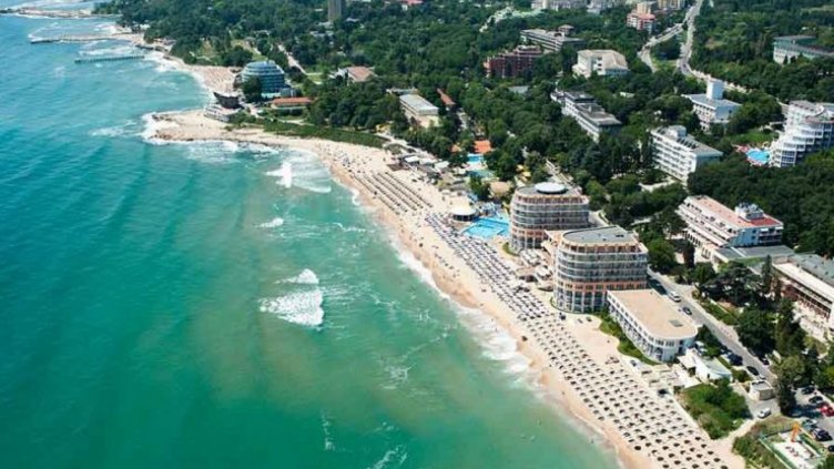 Хотелите отварят от 13 май