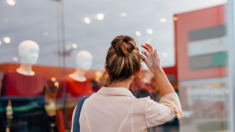 Експерти съветват: Не бързайте, харчете разумно по Коледа!