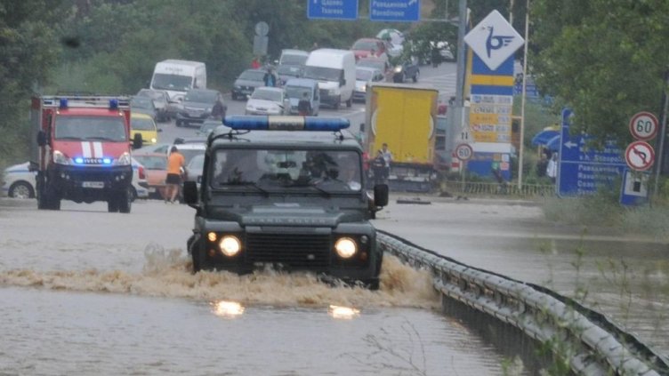 Водата се оттегля от Бургаско