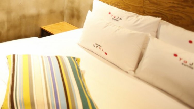 Формула за сън - пухени възглавници, юрган и под завивките в 22:37