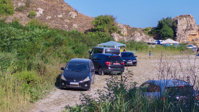 Дипломатически автомобил паркира в нарушение на "Болата"