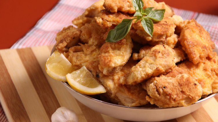 Панирани пилешки хапки с чесън