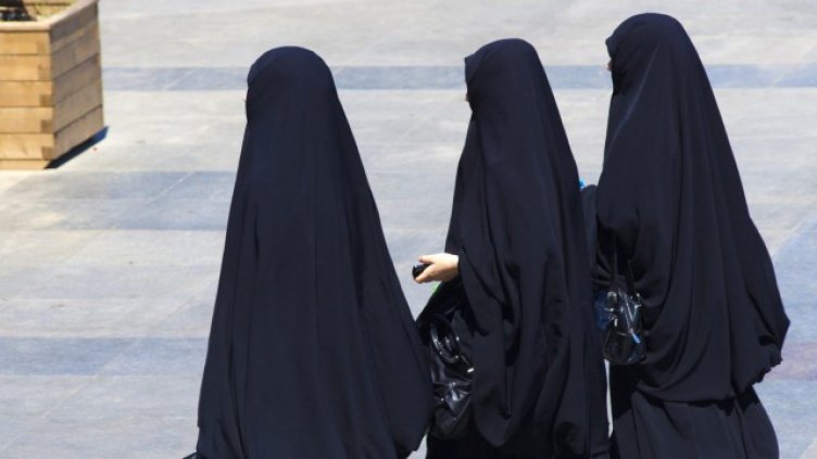 Холандия забрани носенето на бурки