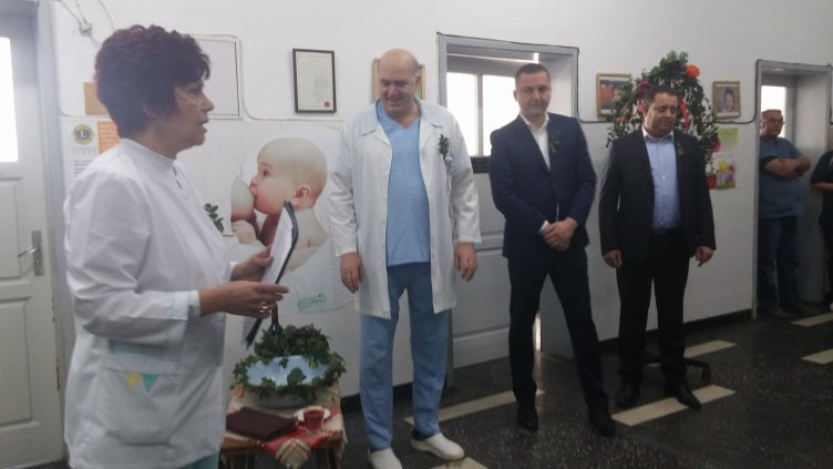 Сред официалните гости бяха кметът Иван Портних и председателят на Общинския съвет Тодор Балабанов. Снимка Радина Жекова