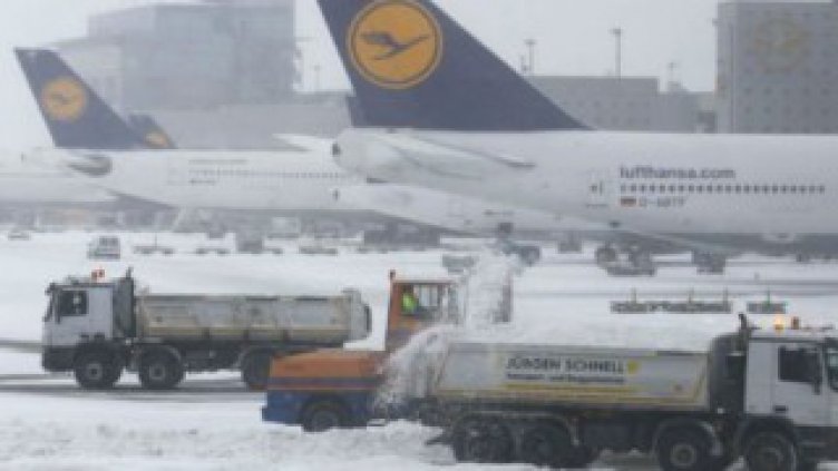 Сняг препятства полетите до Лондон