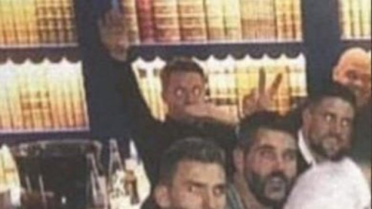 В Англия разследват вратар за нацистки поздрав