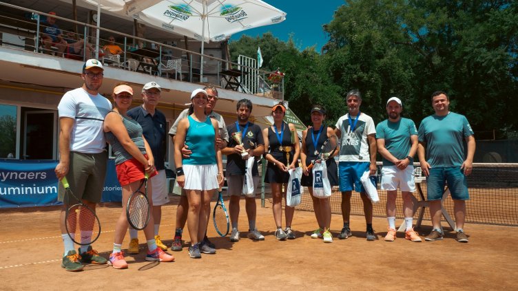 Архитекти събираха средства за болен колега на тенис турнир