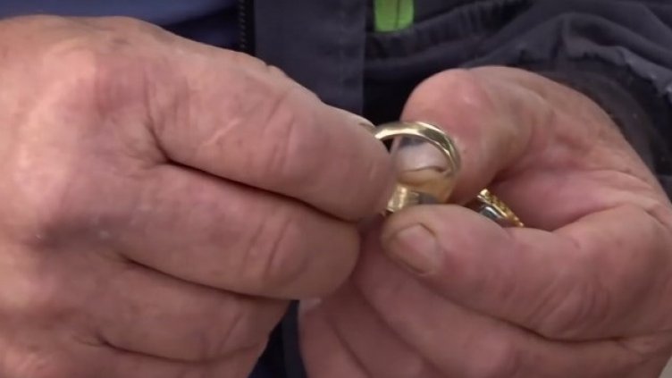 Стара схема се завърна на мода: „Закъсали” румънци молят за помощ на пътя и пробутват ментета