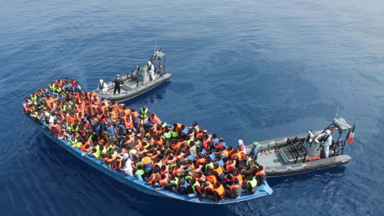 Кораб с мигранти потъна край Крит 