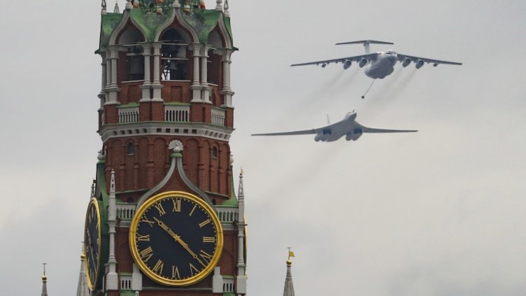 Руски самолети и хеликоптери репетираха за парада над Москва