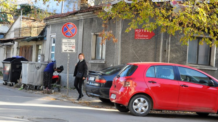 Нагли шофьори превръщат ходенето по улица „Капитан Райчо“ в невъзможно