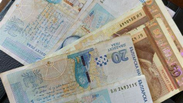 На първо четене: Минималната заплата - 50% от средната за страната