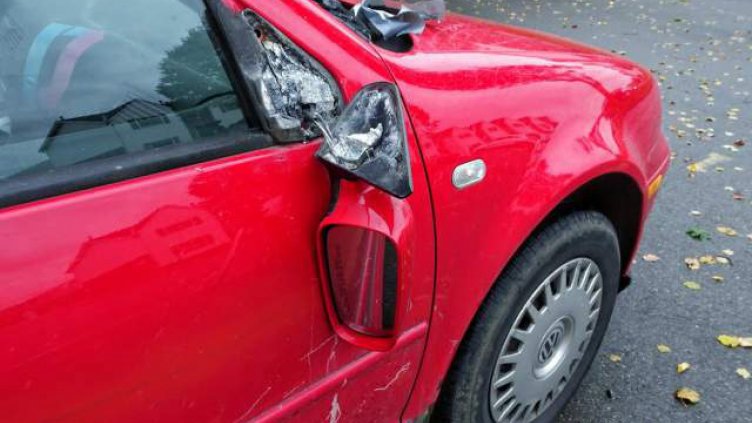 Вандал потроши четири коли във Варна