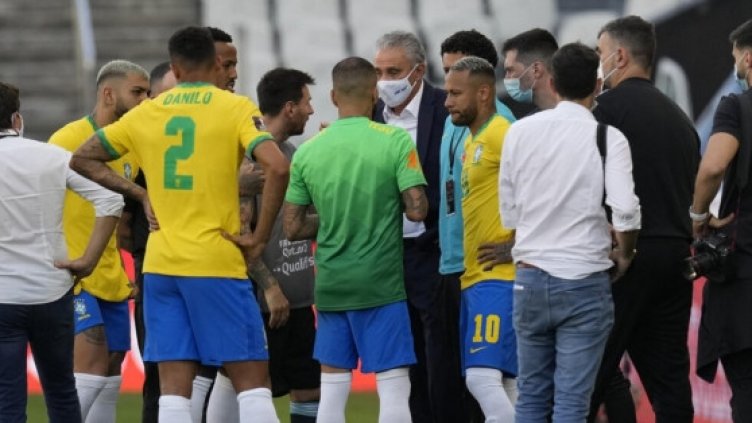 Без прецедент: Прекратиха мача Бразилия-Аржентина заради COVID-мерки