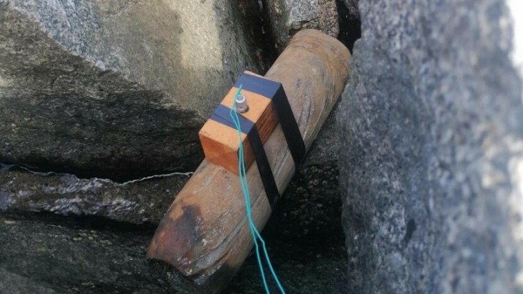 Унищожиха боеприпас, открит в нефтена база край Бургас