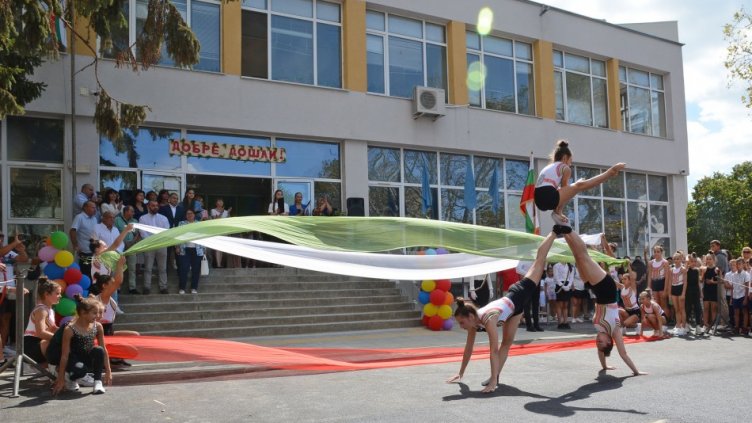 Откриха новата учебна година в спортното училище във Варна (СНИМКИ)