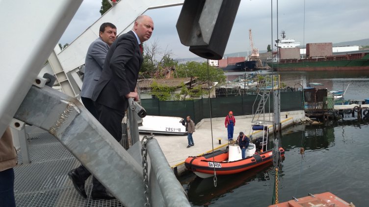 Министърът на транспорта разгледа тренировъчната база на БМКЦ (СНИМКИ)