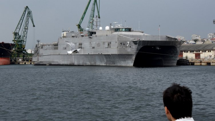 „Пикапът“ на ВМС на САЩ за първи път в Черно море (СНИМКИ)