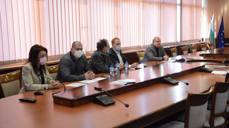 Без режим на уличното осветление във Варна