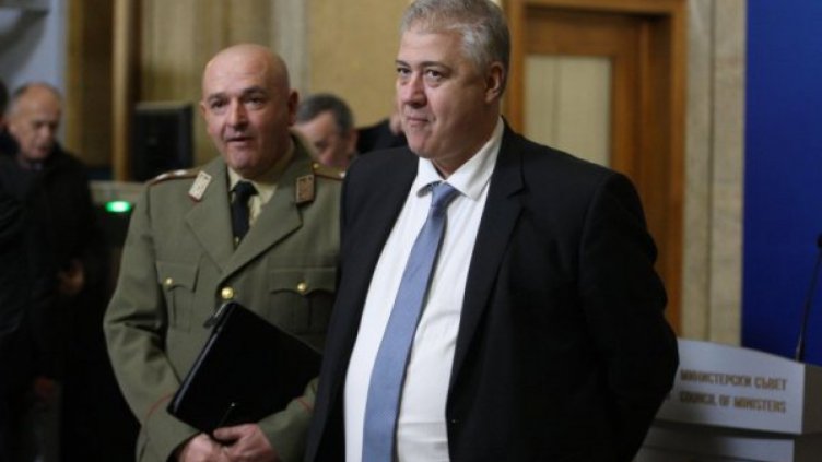 Пращаме лекари в заразените с коронавирус държави, за да наблюдават