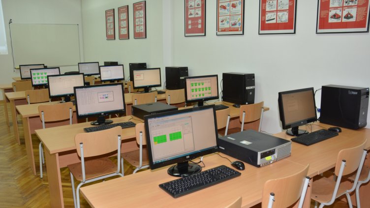 Учат студенти как правилно да товарят кораб в нова лаборатория във ВВМУ „Н.Й.Вапцаров“