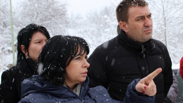 Полагат се усилия за пускане на тока