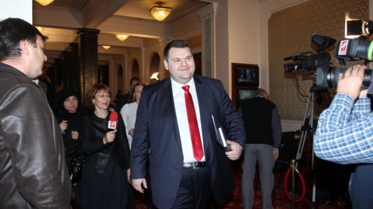 СГП: Брой досъдебни производства и следствени дела, разпределени на г-н Д. Пеевски: 0