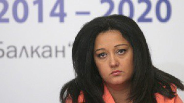 Министър Павлова: Ще глобяваме фирмите, които не чистят добре