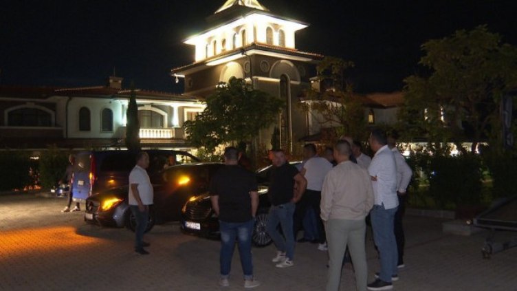 На задната седалка на Рамадан Аталай: Доган напуснал Росенец