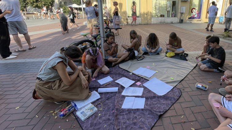 Откриват изложба "Деца на площада" във Варна