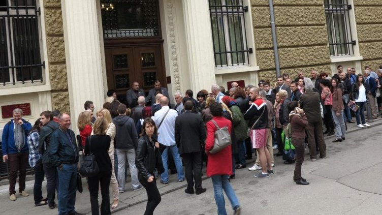 Очакват се опашки пред банки заради депозитите в КТБ