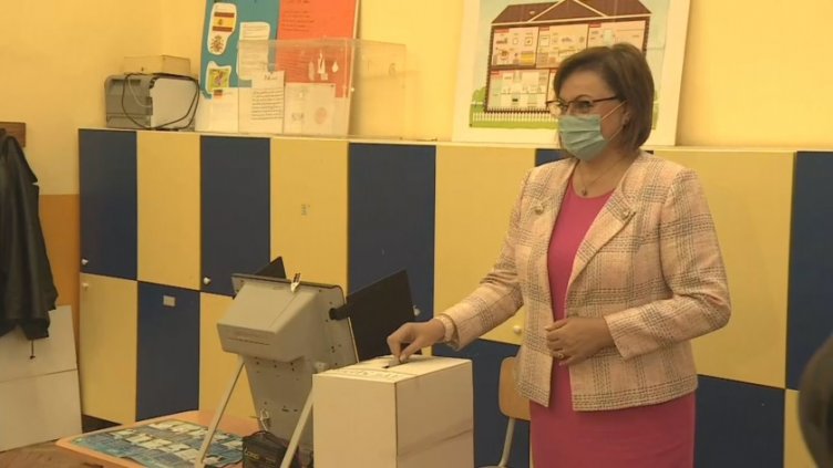 И Корнелия Нинова упражни правото си на вот