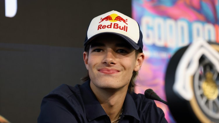 Никола Цолов дебютира във Формула 2 още тази година