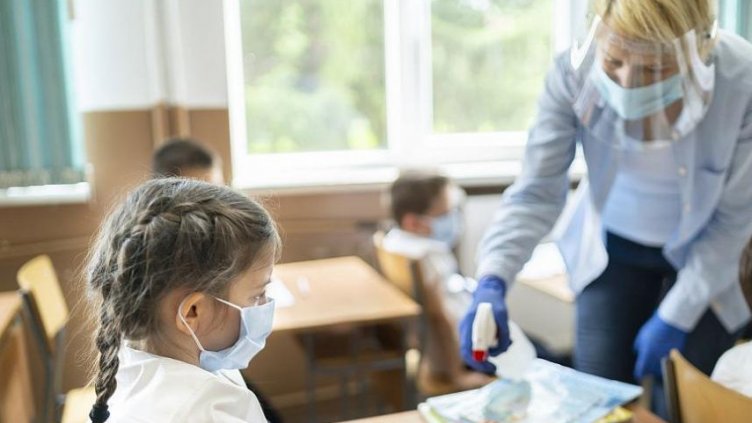 Ковид ли, грип ли? От 23-ма, останахме 6-ма в клас. Изповедта на Хелена