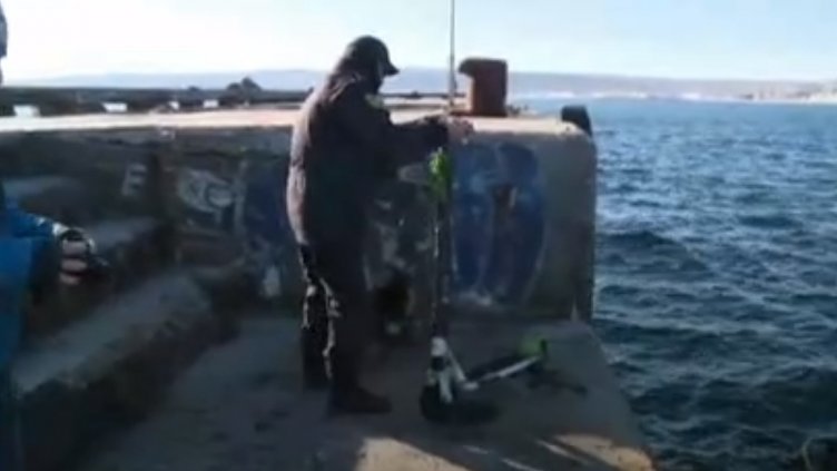 Провериха морското дъно пред Първа буна преди спасяването на кръста във Варна