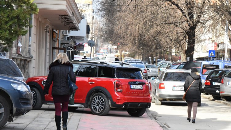 Нов епизод от "Паркиране по варненски" (СНИМКИ)