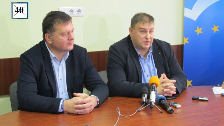 ЕМИЛ РАДЕВ и Христо Христов (вляво).