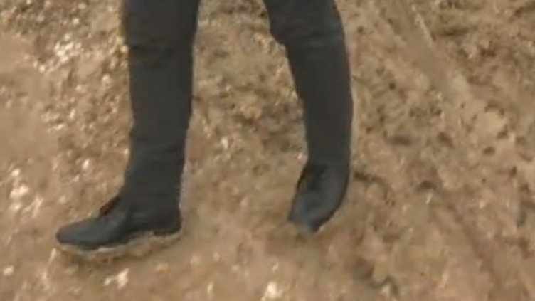 Жители от "Траката" недоволстват: Кал вместо пътища в цялата местност