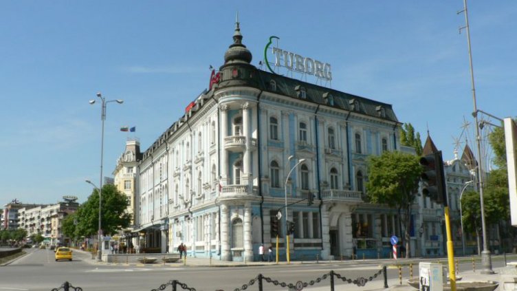 Затварят за движение част от центъра на Варна заради демонтаж на рекламни съоръжения