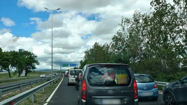 Ескортираха родилка, започнала да ражда в задръстване в Бургас