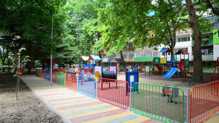 Искат забрана на детските площадки във Варна през нощта