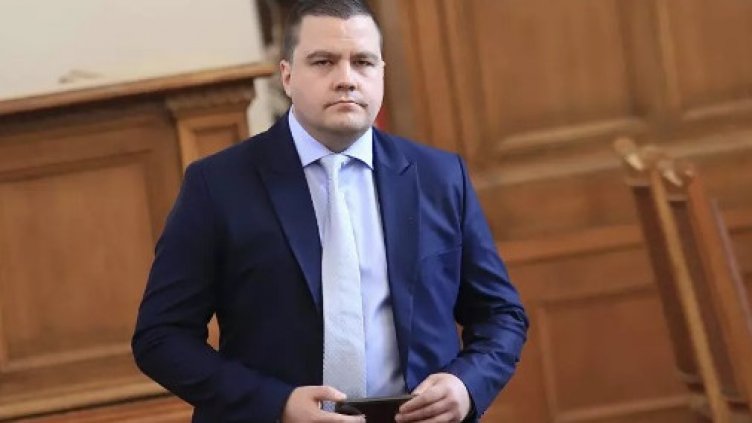 Балабанов и Сандов готови да стегнат куфарите за Киев, чакат и Нинова